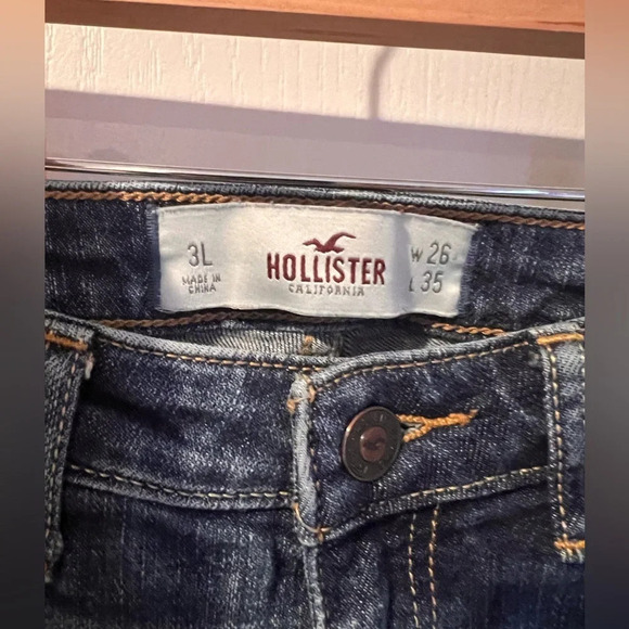 Hollister denim size w26, l35, with factory distressing and wiskering. - Picture 3 of 5